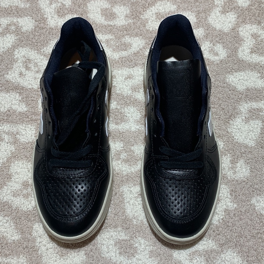 Veja V-10 Mesh Sneaker - Picture 2 of 8